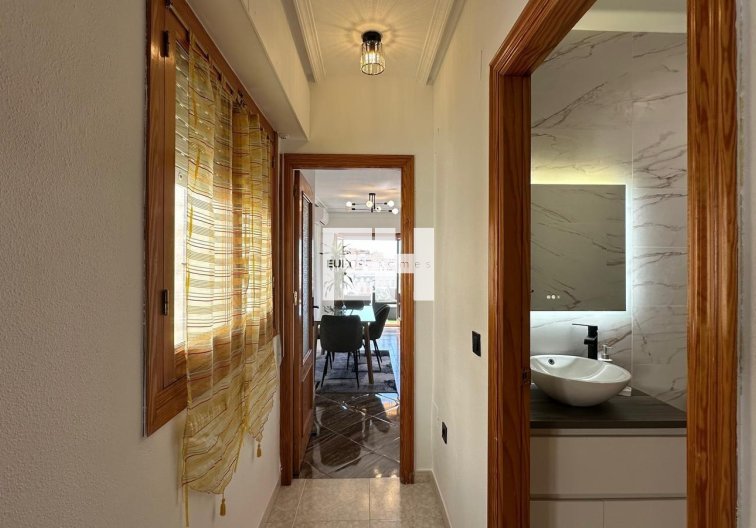 Segunda mano - Apartamento  - Torrevieja - Centro