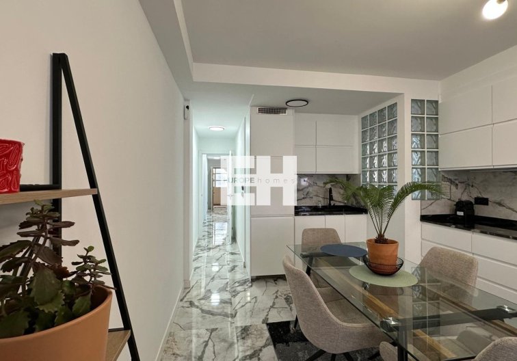 Resale - Apartment - Torrevieja - Playa del Cura