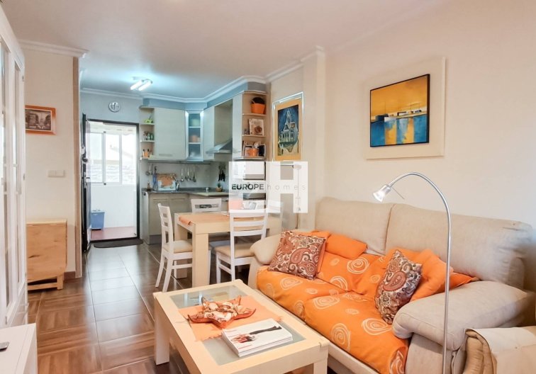 Segunda mano - Apartamento  - Torrevieja - Parque Acuático - Sector 25