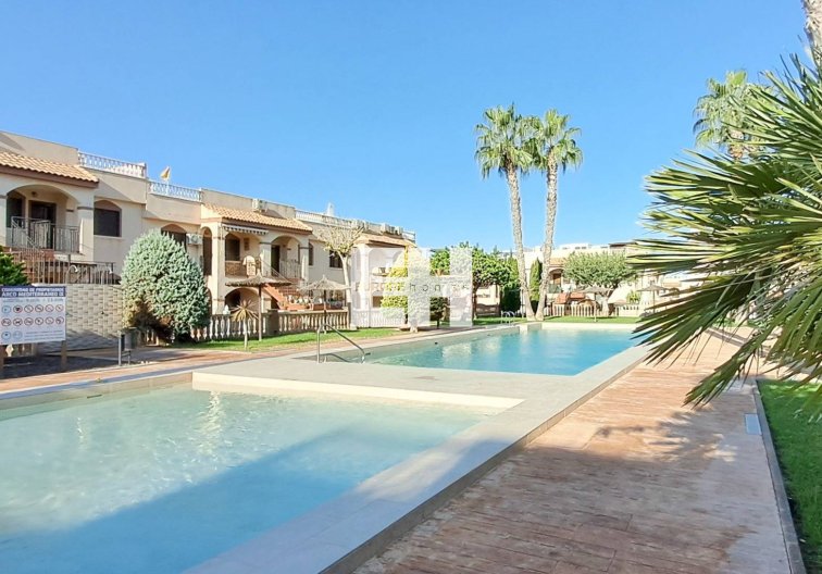 Segunda mano - Apartamento  - Torrevieja - Parque Acuático - Sector 25