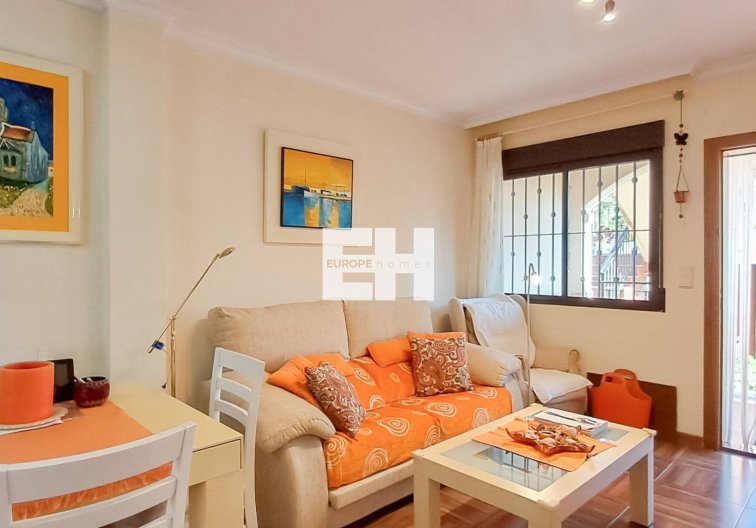 Segunda mano - Apartamento  - Torrevieja - Parque Acuático - Sector 25