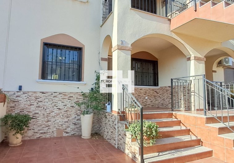 Segunda mano - Apartamento  - Torrevieja - Parque Acuático - Sector 25