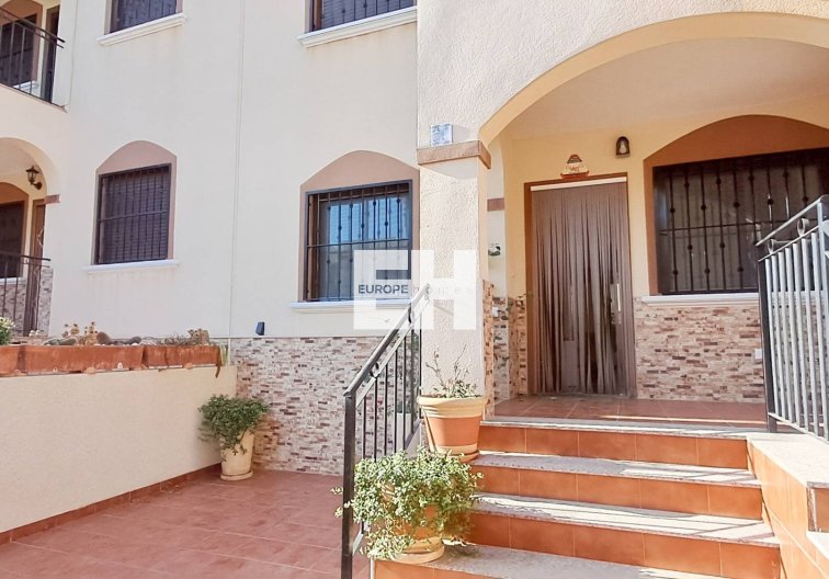 Segunda mano - Apartamento  - Torrevieja - Parque Acuático - Sector 25