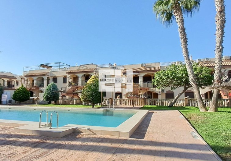 Segunda mano - Apartamento  - Torrevieja - Parque Acuático - Sector 25