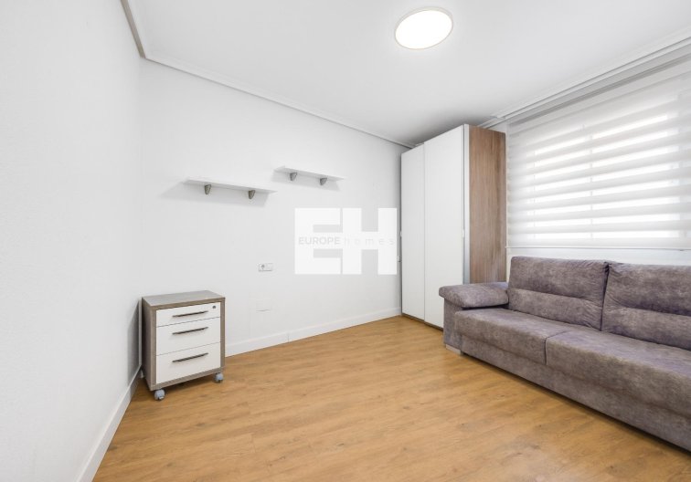 Resale - Apartment - Torrevieja - Centro