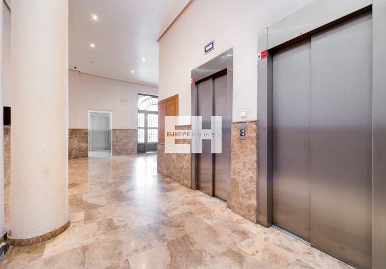 Resale - Apartment - Torrevieja - Centro