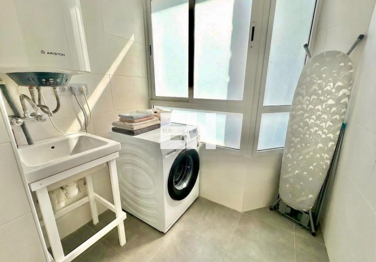 Segunda mano - Apartamento  - Torrevieja - Estacion De Autobuses