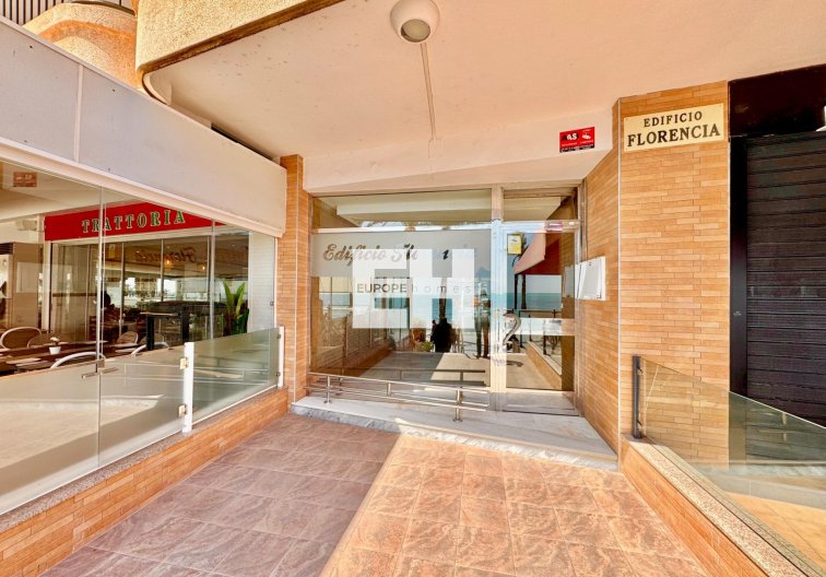 Segunda mano - Apartamento  - Torrevieja - Estacion De Autobuses