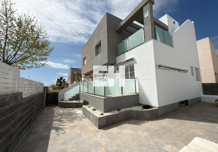 Segunda mano - villa - Torrevieja - Costa Blanca