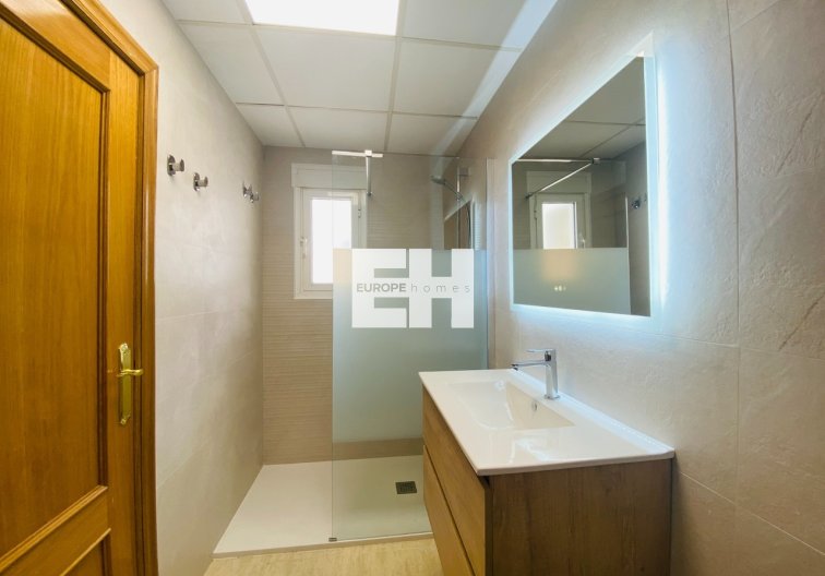 Resale - Apartment - Villamartin - Costa Blanca