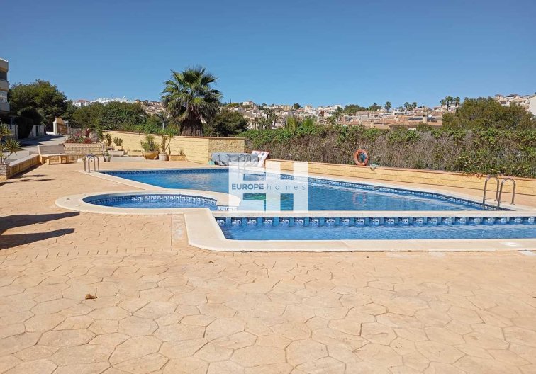 Resale - Apartment - Villamartin - Costa Blanca