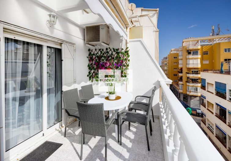 Segunda mano - Apartamento  - Torrevieja - Estacion De Autobuses