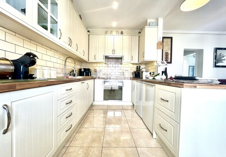 Resale - villa - Villamartin - Costa Blanca