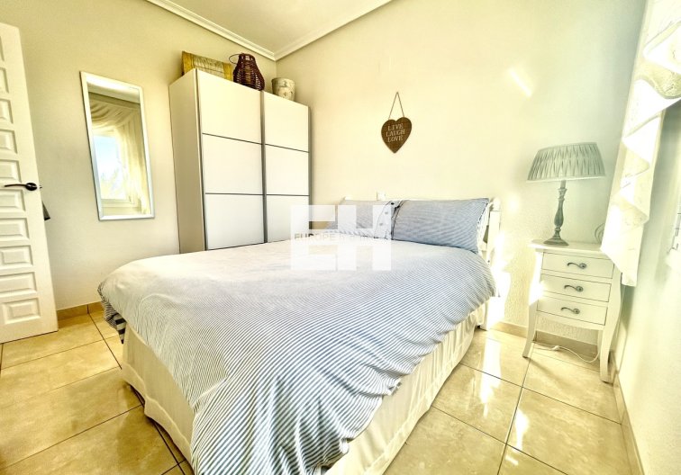 Resale - villa - Villamartin - Costa Blanca