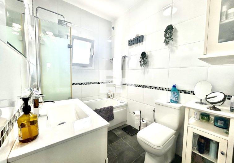 Resale - villa - Villamartin - Costa Blanca