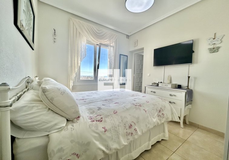 Resale - villa - Villamartin - Costa Blanca