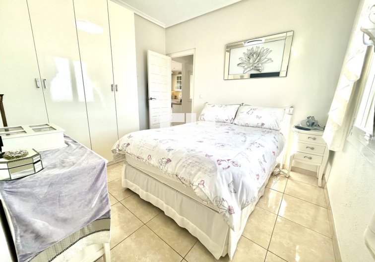 Resale - villa - Villamartin - Costa Blanca