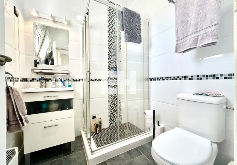 Resale - villa - Villamartin - Costa Blanca