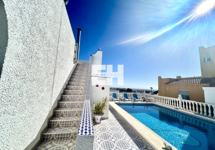 Resale - villa - Villamartin - Costa Blanca