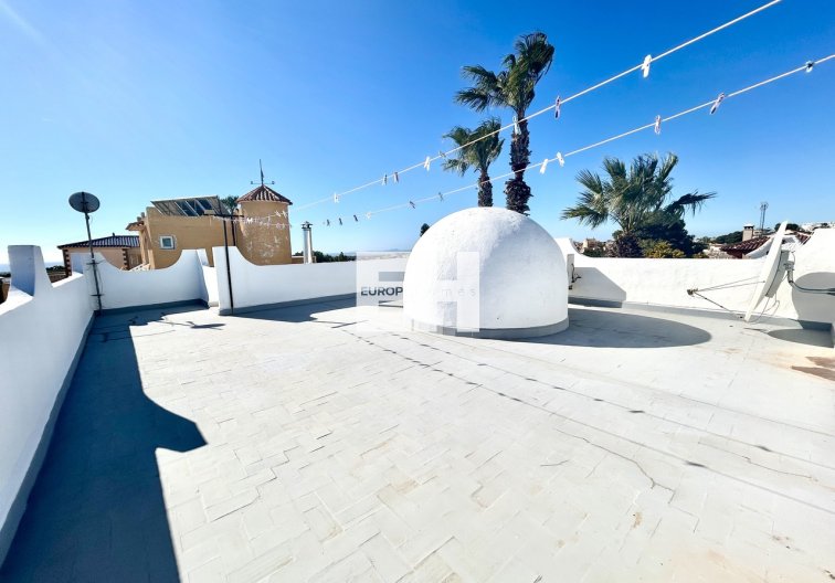 Resale - villa - Villamartin - Costa Blanca