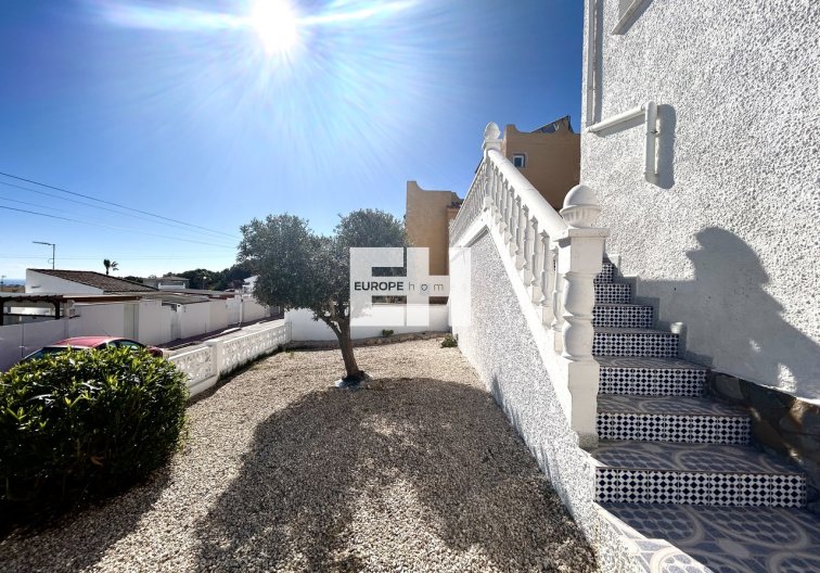 Resale - villa - Villamartin - Costa Blanca