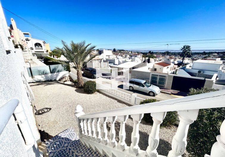 Resale - villa - Villamartin - Costa Blanca