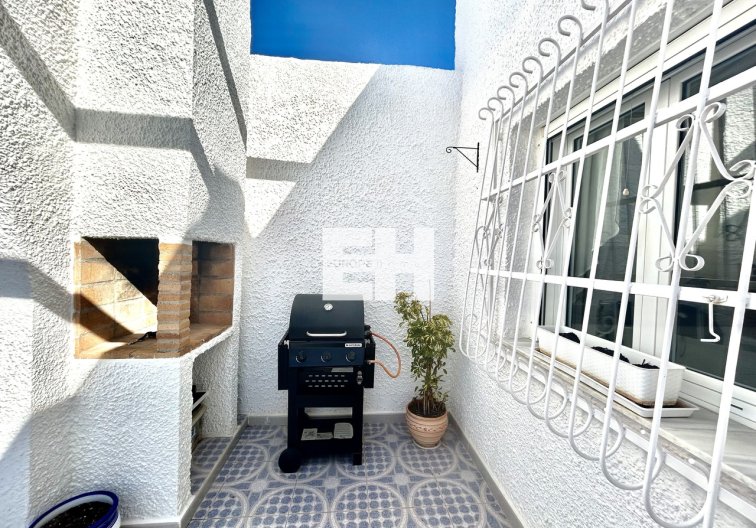 Resale - villa - Villamartin - Costa Blanca