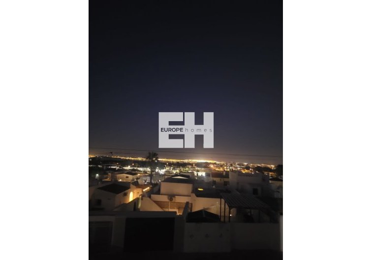 Resale - villa - Villamartin - Costa Blanca