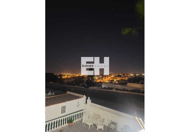 Resale - villa - Villamartin - Costa Blanca