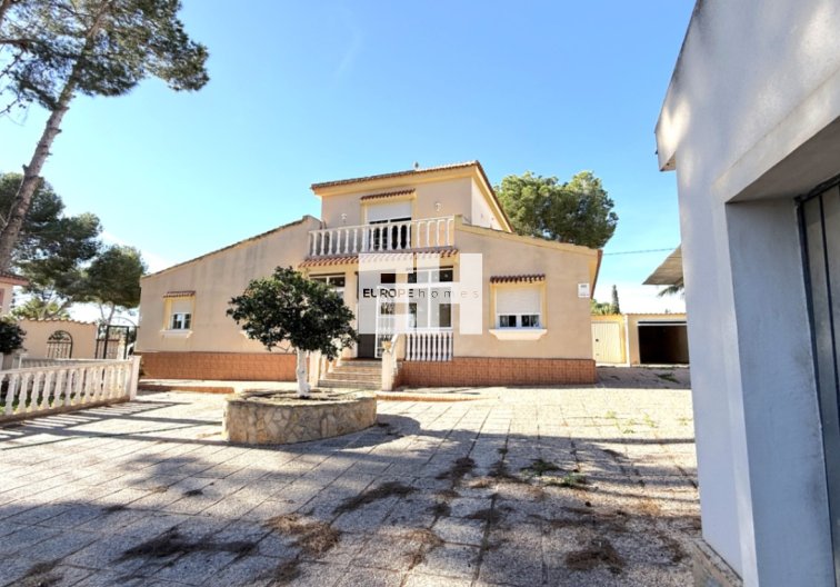 Resale - villa - Pilar de la Horadada - Costa Blanca