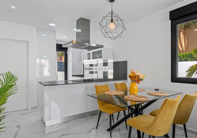 Resale - villa - Torrevieja - Costa Blanca