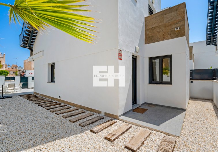Resale - villa - Torrevieja - Costa Blanca