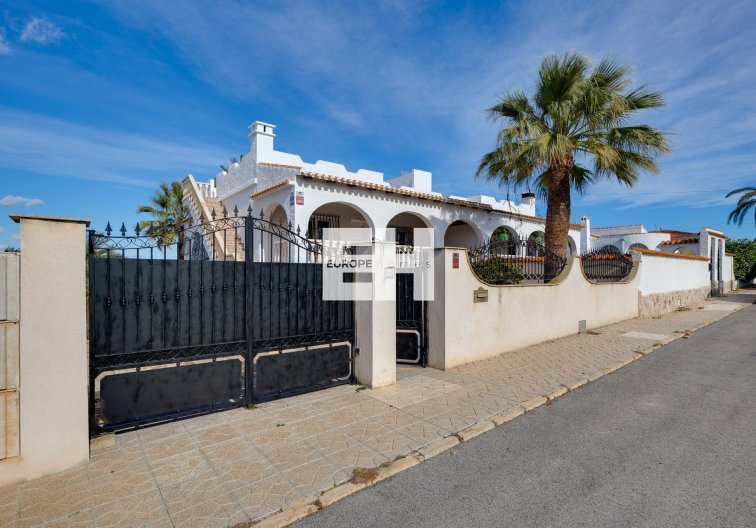 Wiederverkauf - villa - Torrevieja - La Siesta - El Salado - Torreta