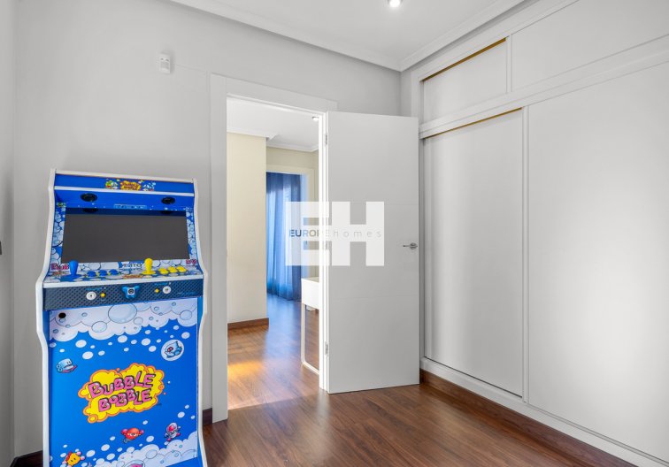 Revente - villa - Ciudad De Las Comunicaciones - Costa Blanca