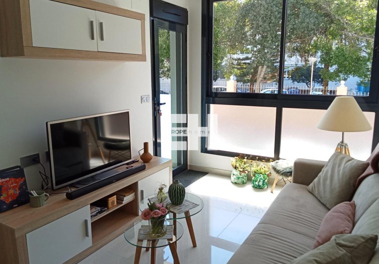 Segunda mano - Apartamento  - Torrevieja - Estacion De Autobuses