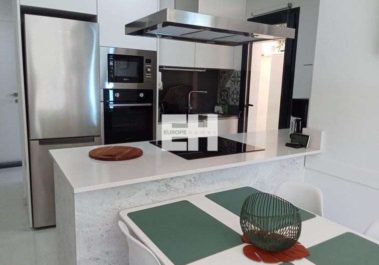 Segunda mano - Apartamento  - Torrevieja - Estacion De Autobuses