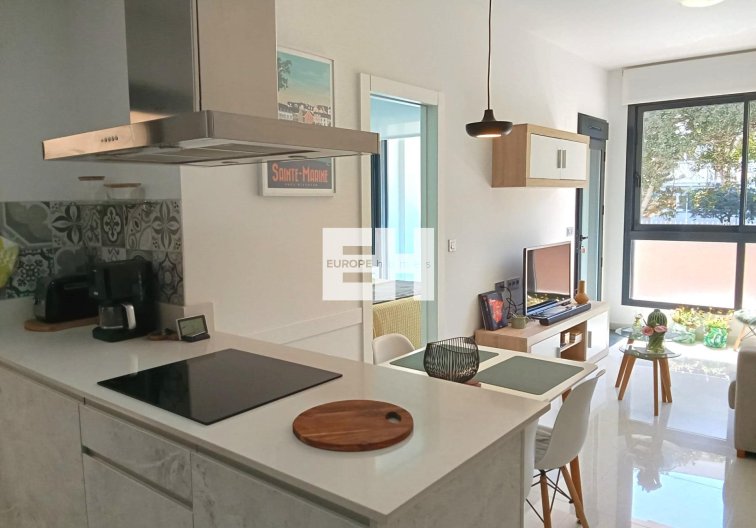 Segunda mano - Apartamento  - Torrevieja - Estacion De Autobuses