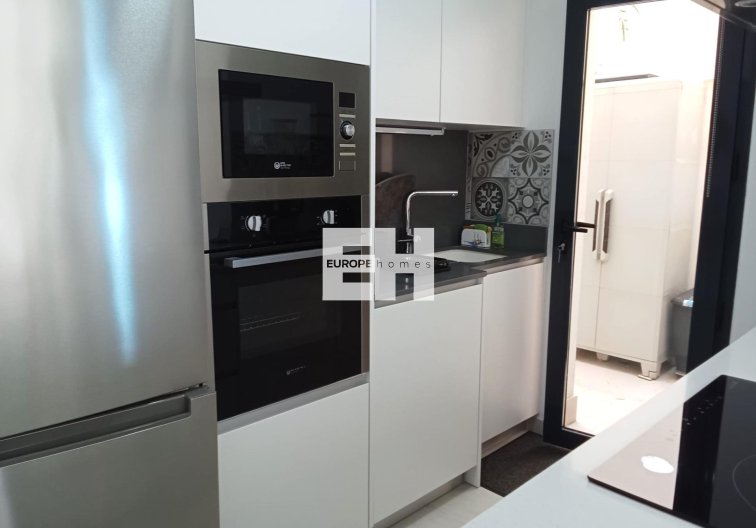 Segunda mano - Apartamento  - Torrevieja - Estacion De Autobuses