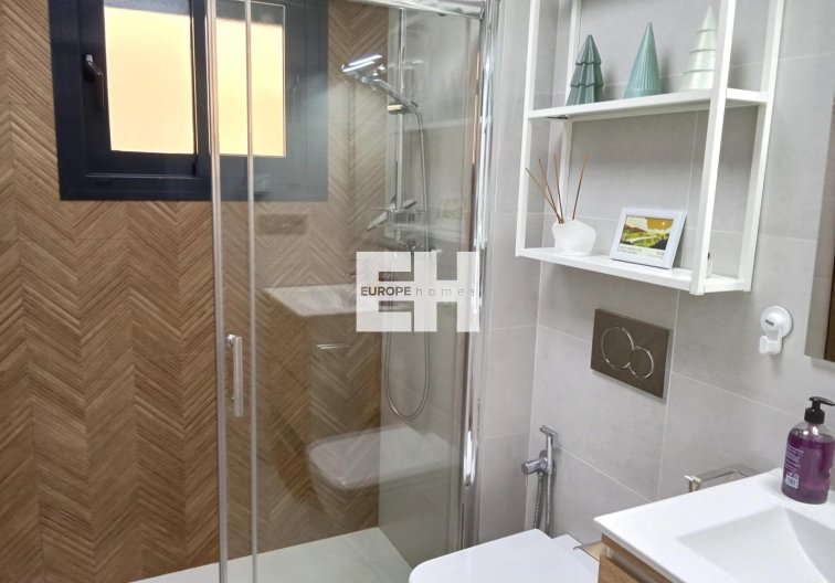 Segunda mano - Apartamento  - Torrevieja - Estacion De Autobuses