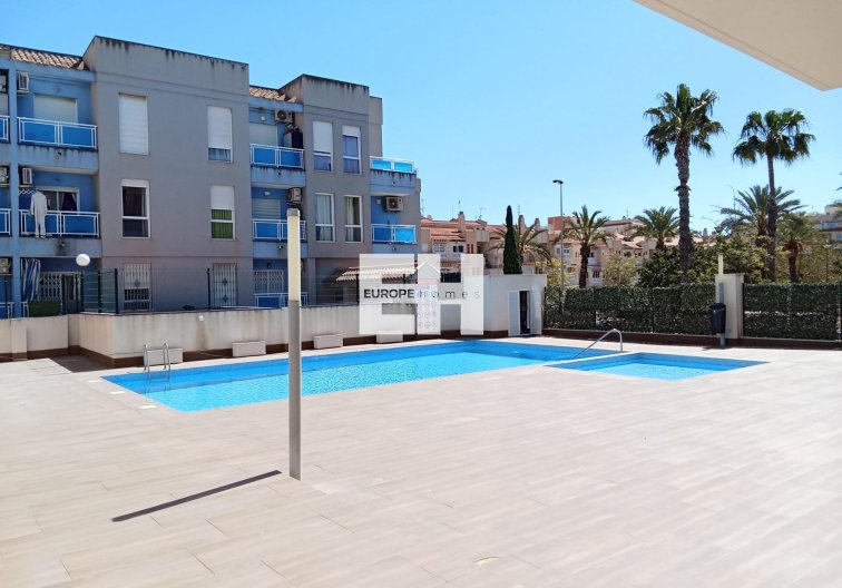 Segunda mano - Apartamento  - Torrevieja - Estacion De Autobuses