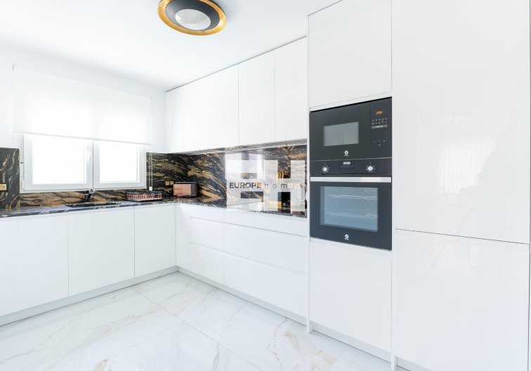 Herverkoop - town house - Torrevieja - Punta Prima