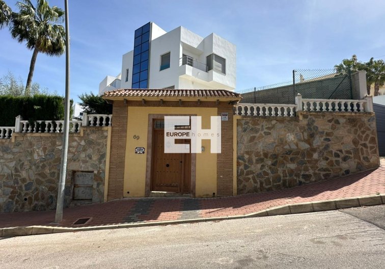 Resale - villa - Torrevieja - Los Balcones - Los Altos Del Edén