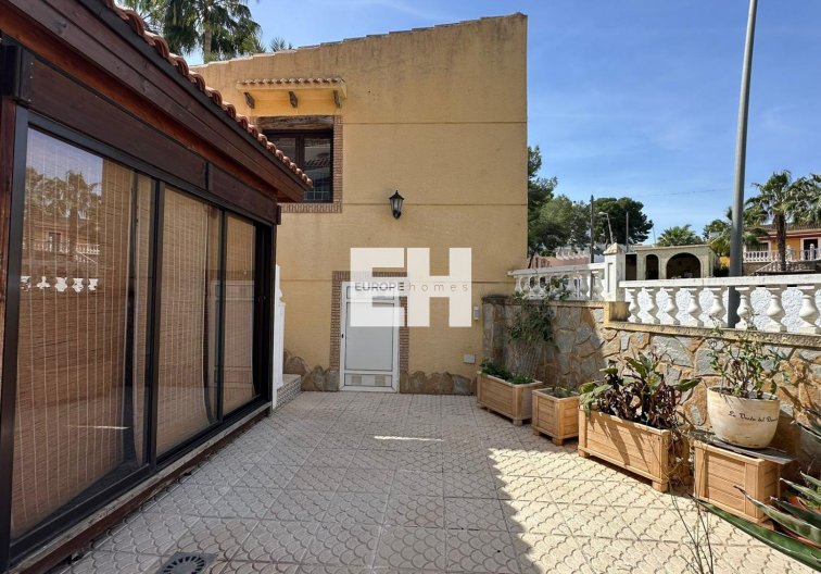 Resale - villa - Torrevieja - Los Balcones - Los Altos Del Edén