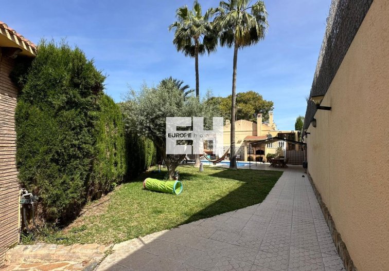 Resale - villa - Torrevieja - Los Balcones - Los Altos Del Edén