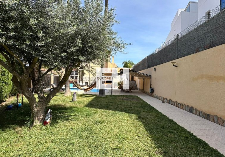 Resale - villa - Torrevieja - Los Balcones - Los Altos Del Edén