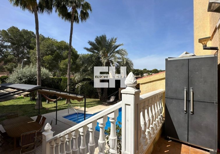Resale - villa - Torrevieja - Los Balcones - Los Altos Del Edén