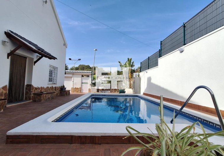 Resale - villa - Torrevieja - Los Balcones - Los Altos Del Edén