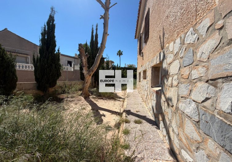 Resale - villa - Torrevieja - Los Balcones - Los Altos Del Edén