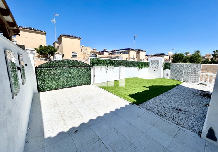 Wiederverkauf - town house - Punta Prima - Costa Blanca