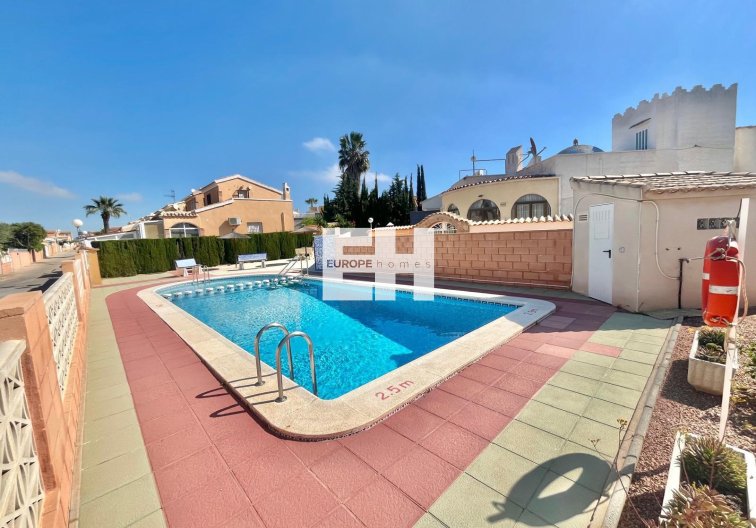 Segunda mano - villa - Orihuela Costa - Los Almendros-la Florida